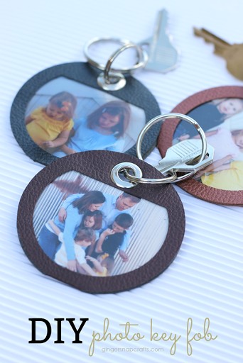 DIY Photo Key Fob at GingerSnapCrafts.com #DIY #madewithCricut